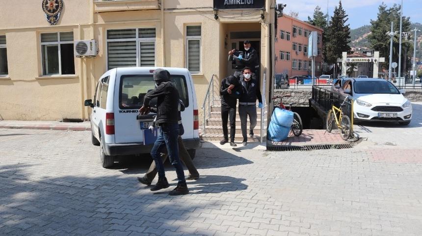 İnşaattan hırsızlık yapan ş&uuml;pheliler tutuklandı