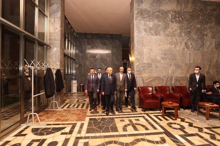 MHP Genel Başkanı Devlet Bahçeli TBMM'ye maskesiyle geldi G3