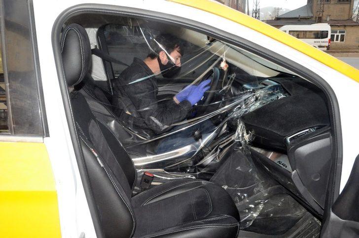 Yüksekovalı taksiciden korona virüse karşı brandalı tedbir G4