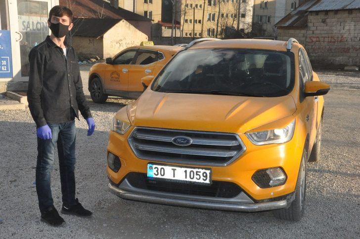 Yüksekovalı taksiciden korona virüse karşı brandalı tedbir G5
