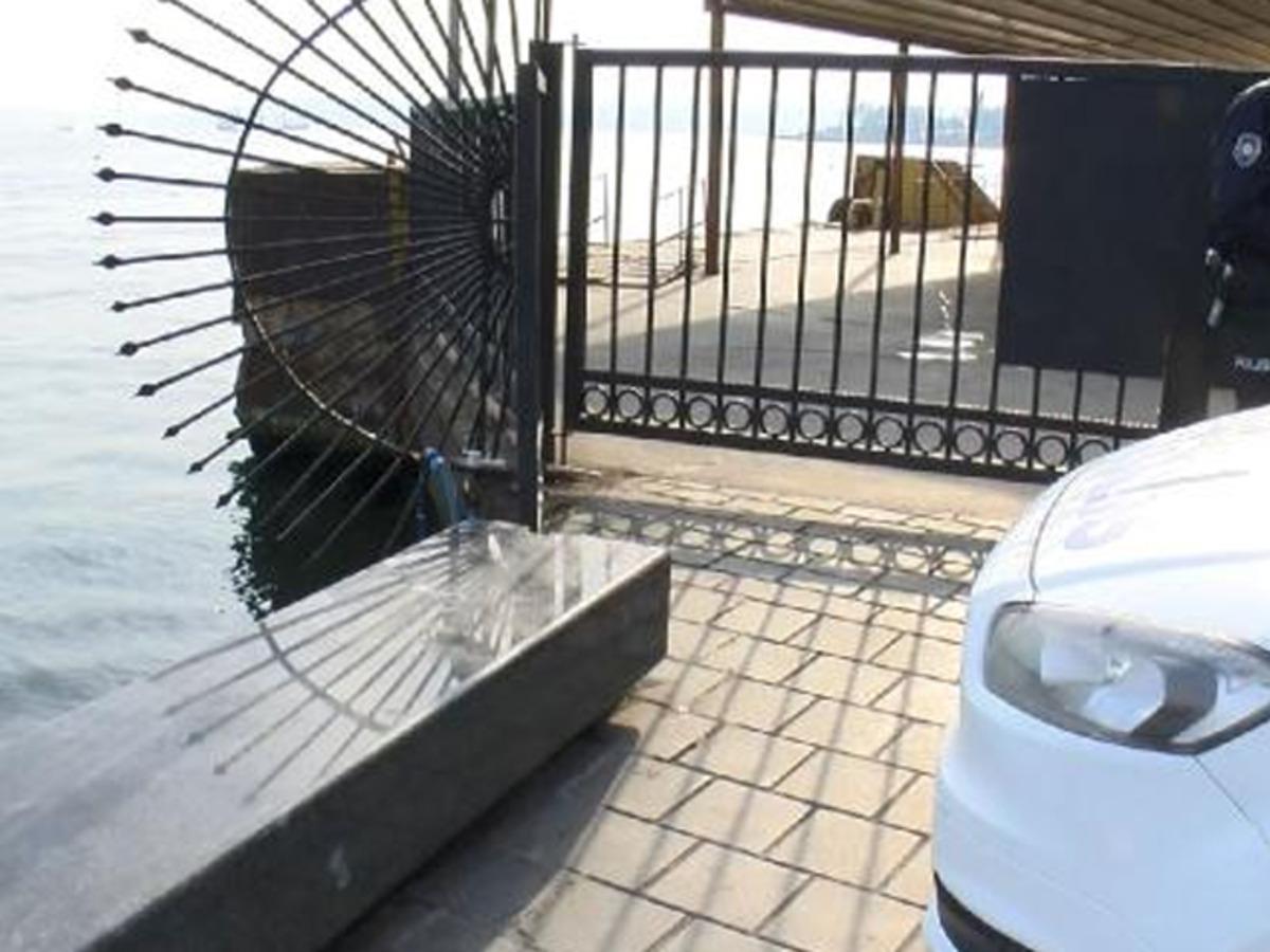 Emin&ouml;n&uuml;'nde denizde erkek cesedi bulundu