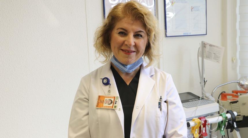 Koronavir&uuml;s&uuml; yenen doktor &ccedil;ift g&ouml;revlerine geri d&ouml;nd&uuml;