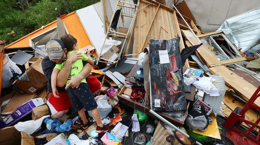 ABD&rsquo;nin g&uuml;neyinde kasırga felaketi: 32 &ouml;l&uuml;