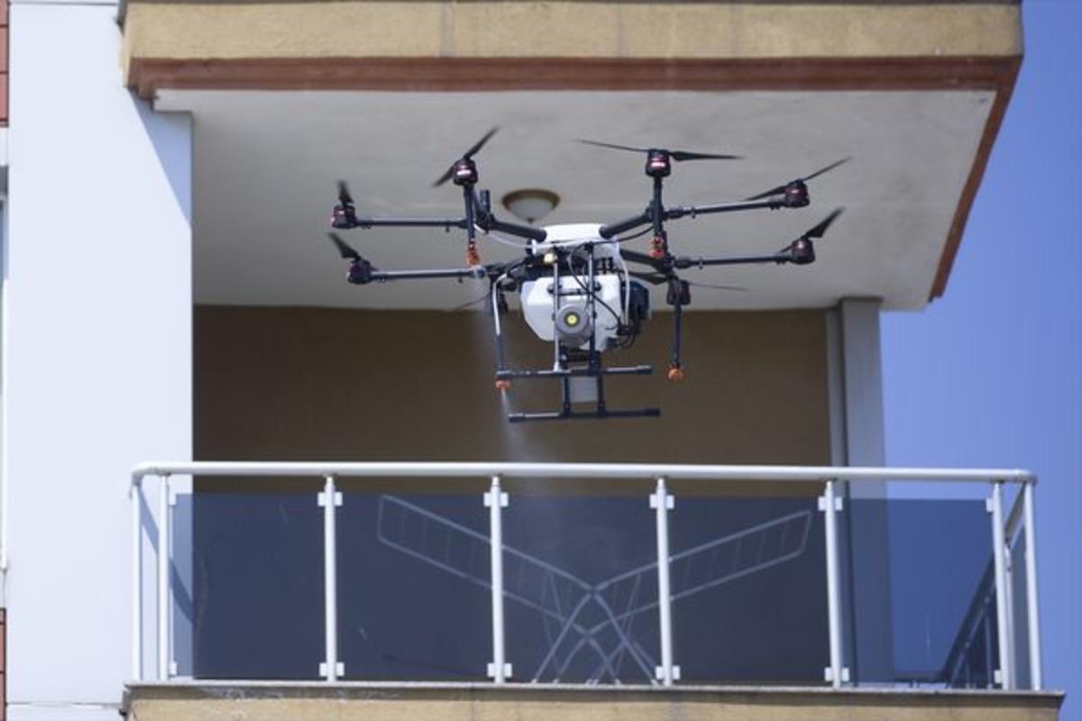O ilde drone ile dezenfekte! Hastaların bulunduğu evler...