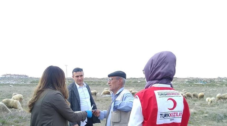 Hayvan otlatan vatandaşın maaşı ayağına kadar getirildi