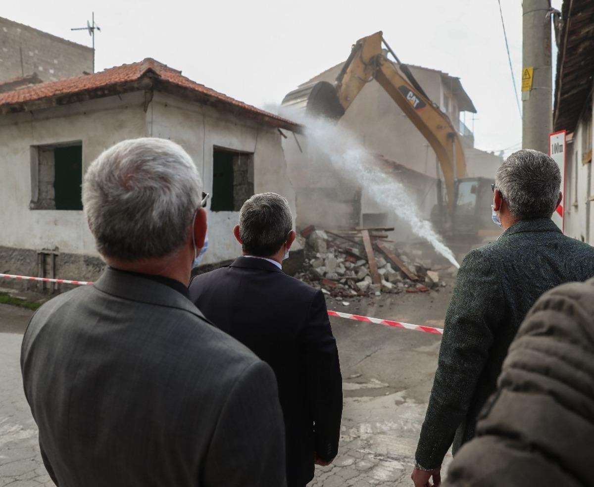 Vefa&rsquo;da kentsel d&ouml;n&uuml;ş&uuml;m yıkımları başladı