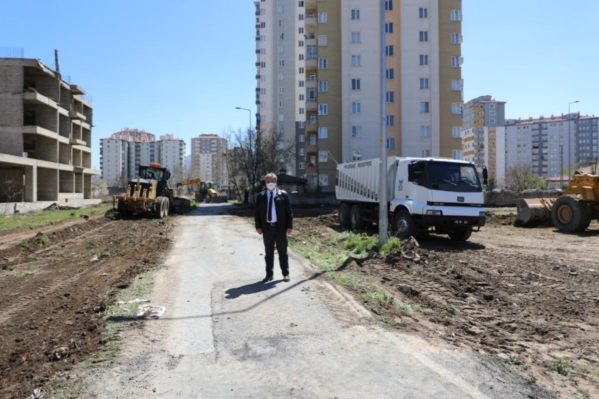 Yıldırım Beyazıt mahallesinde k&ouml;t&uuml; g&ouml;r&uuml;nt&uuml; oluşturan alanlar temizleniyor
