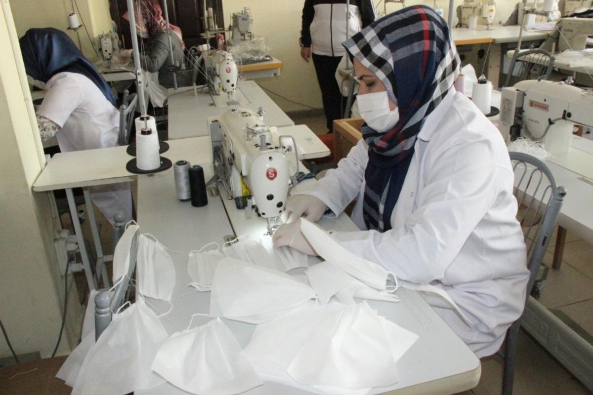 Cizre HEM&rsquo;de maske &uuml;retimine başlandı