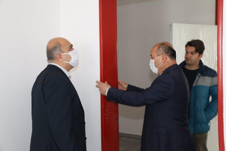 Müdür Başyiğit, Evliya Çelebi İlkokulu inşaatında incelemelerde bulundu G3