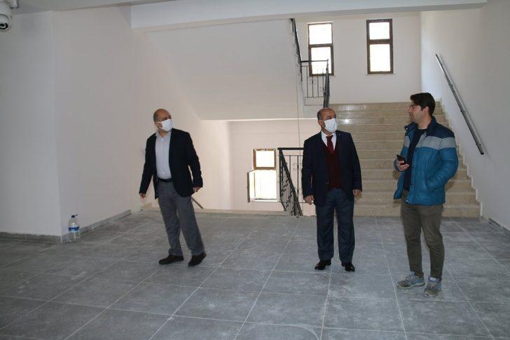 Müdür Başyiğit, Evliya Çelebi İlkokulu inşaatında incelemelerde bulundu G4