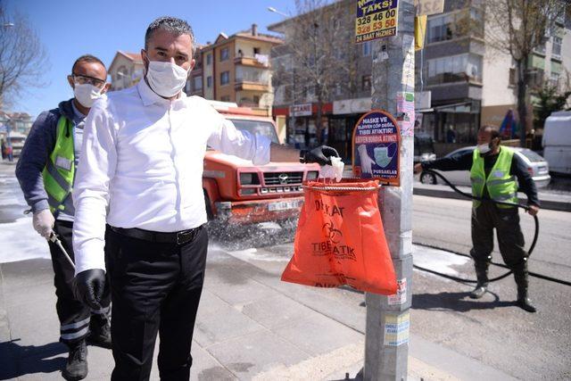 Pursaklar’da maske ve eldivenler için tıbbi atık kutuları yerleştirildi