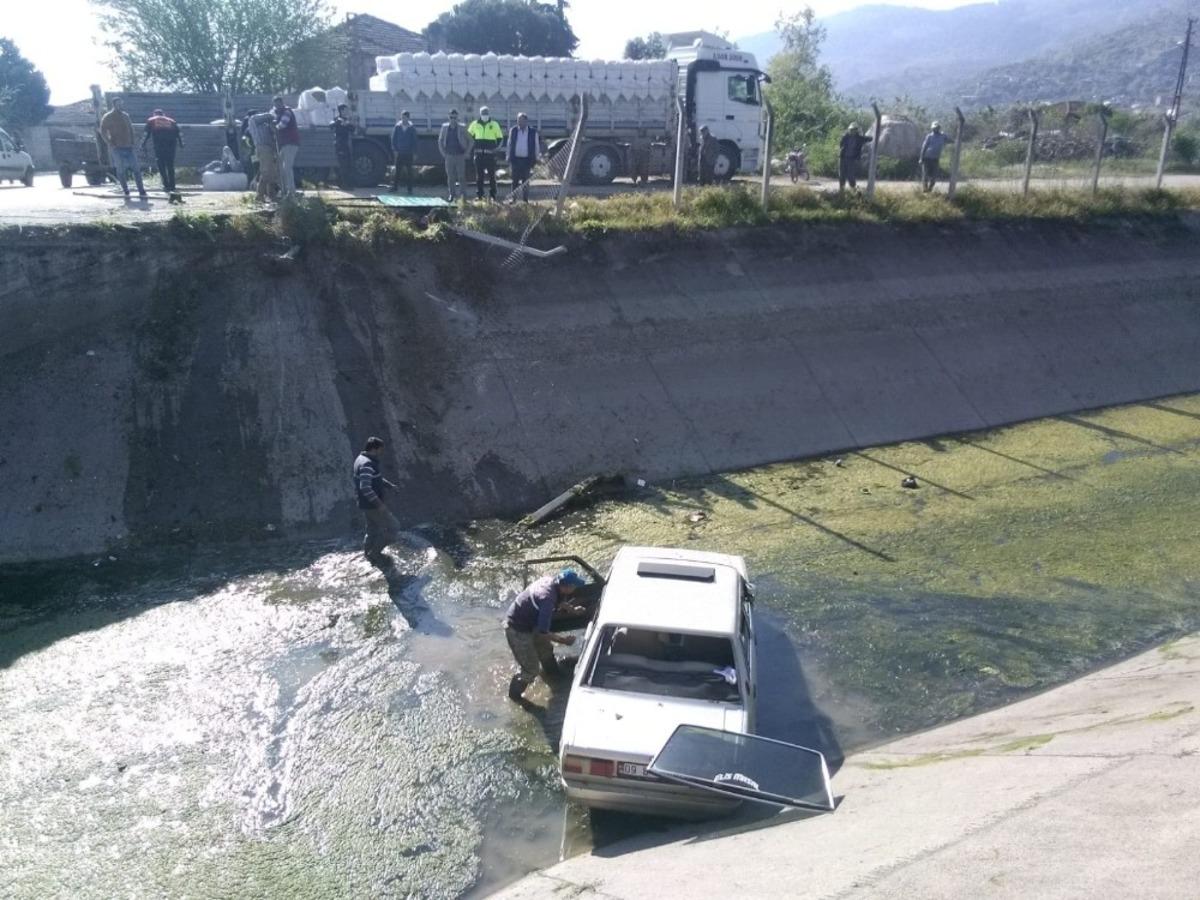 Bozdoğan&rsquo;da otomobil kanala u&ccedil;tu; 2 yaralı