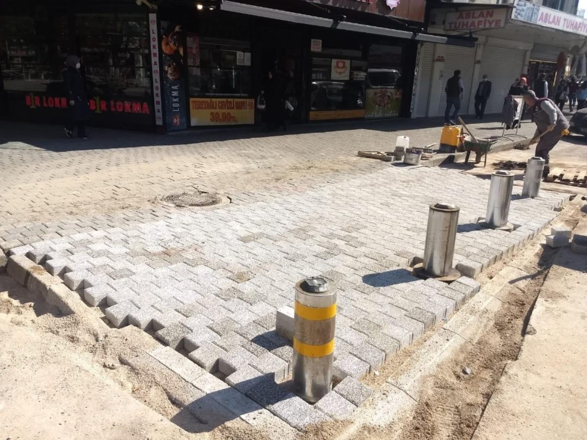 İneg&ouml;l Kemalpaşa Mahallesi&rsquo;nde otopark ve kaldırım &ccedil;alışmaları s&uuml;r&uuml;yor