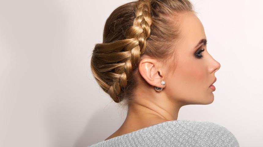 Evde s&uuml;rekli aynı topuz modellerinden sıkılmadın mı? İşte en trend ve en kolay topuz modelleri!