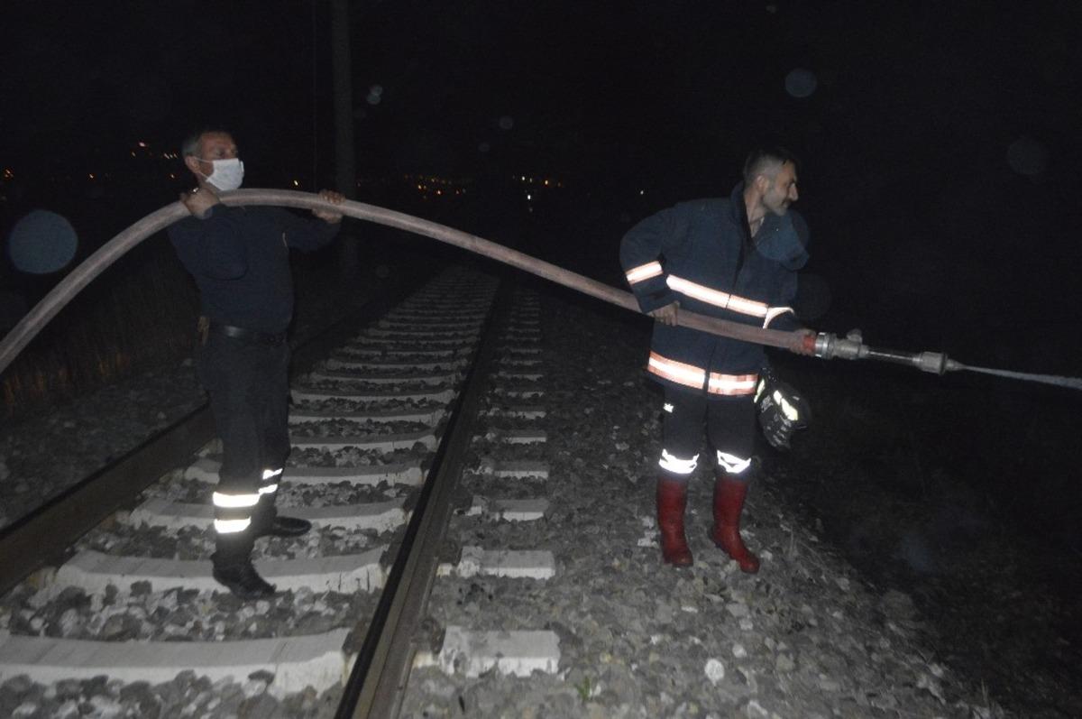 Tavşanlı&rsquo;da aynı anda iki yerde &ccedil;ıkan yangın kısa s&uuml;rede s&ouml;nd&uuml;r&uuml;ld&uuml;