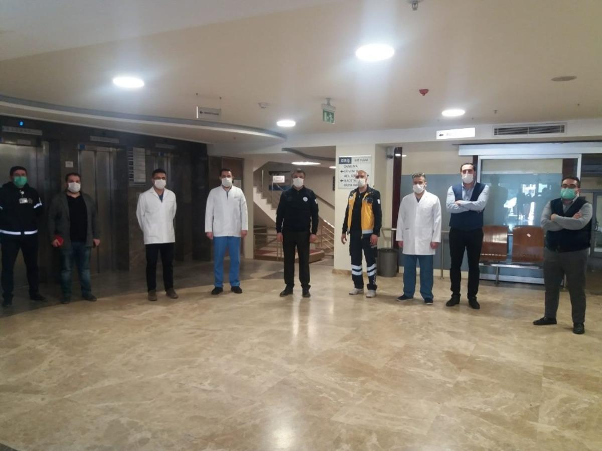 Sağlık M&uuml;d&uuml;r&uuml; S&uuml;nnet&ccedil;ioğlu: &ldquo;Hi&ccedil;bir sağlık tesisinde tıbbi malzeme ve koruyucu ekipman eksikliğimiz yok&rdquo;