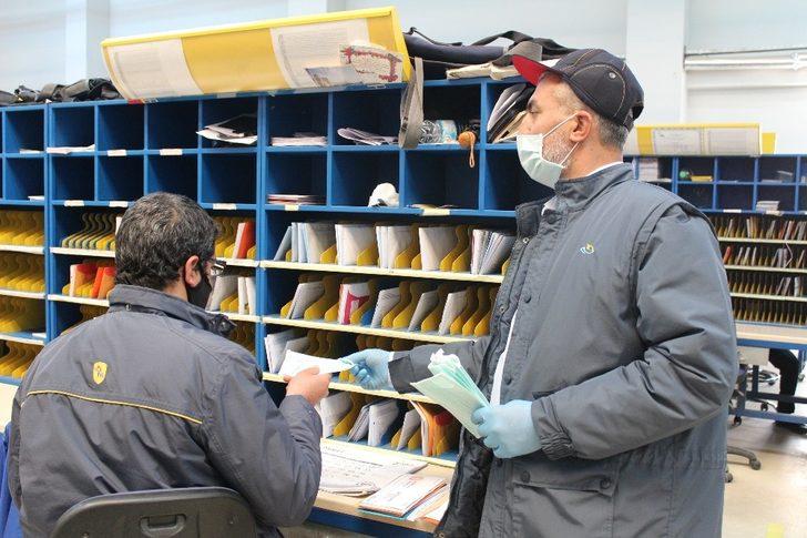 Postacıların maske dağıtımına destek G2