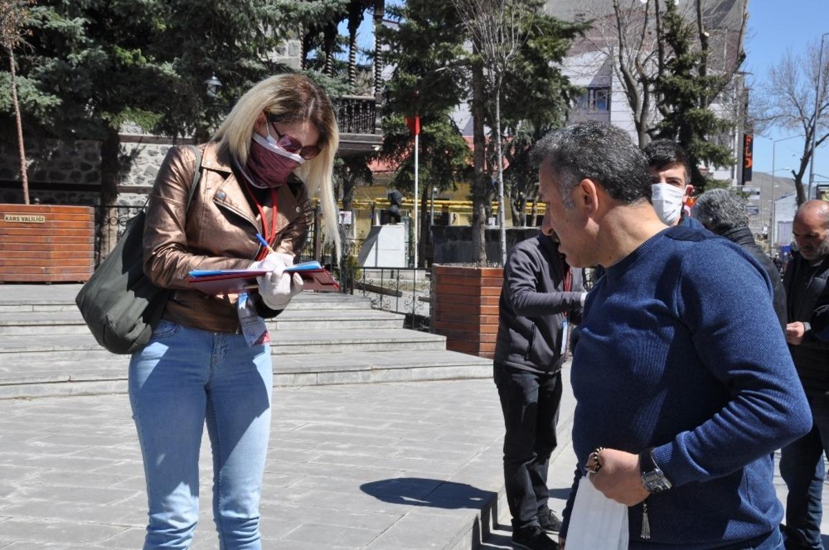 Kars&rsquo;ta &uuml;cretsiz maske dağıtımı