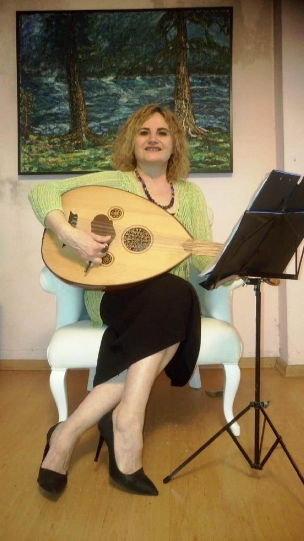 G&uuml;her, evde sanatla terapi yapıyor