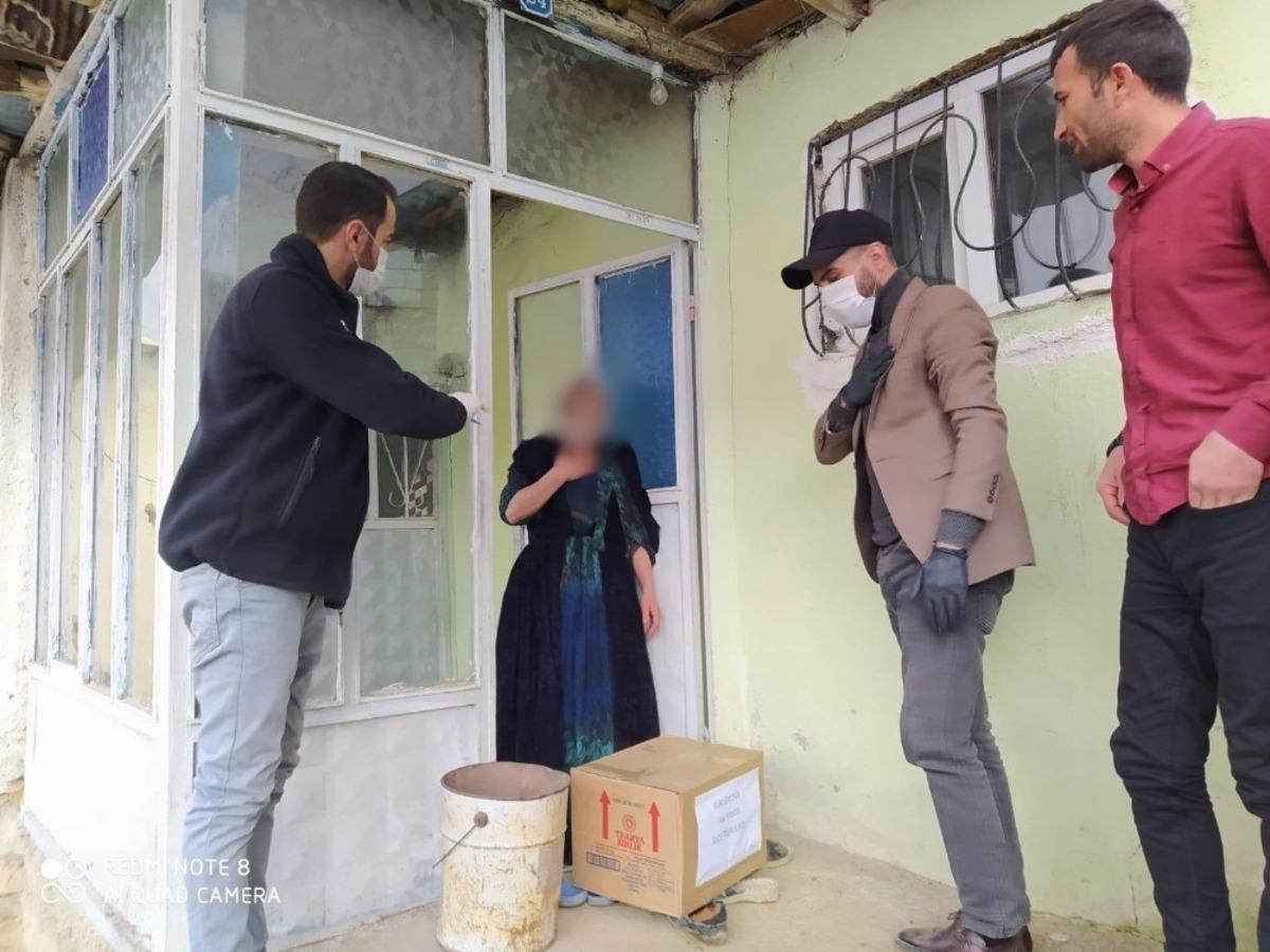 AK Parti&rsquo;den 200 aileye gıda yardımı