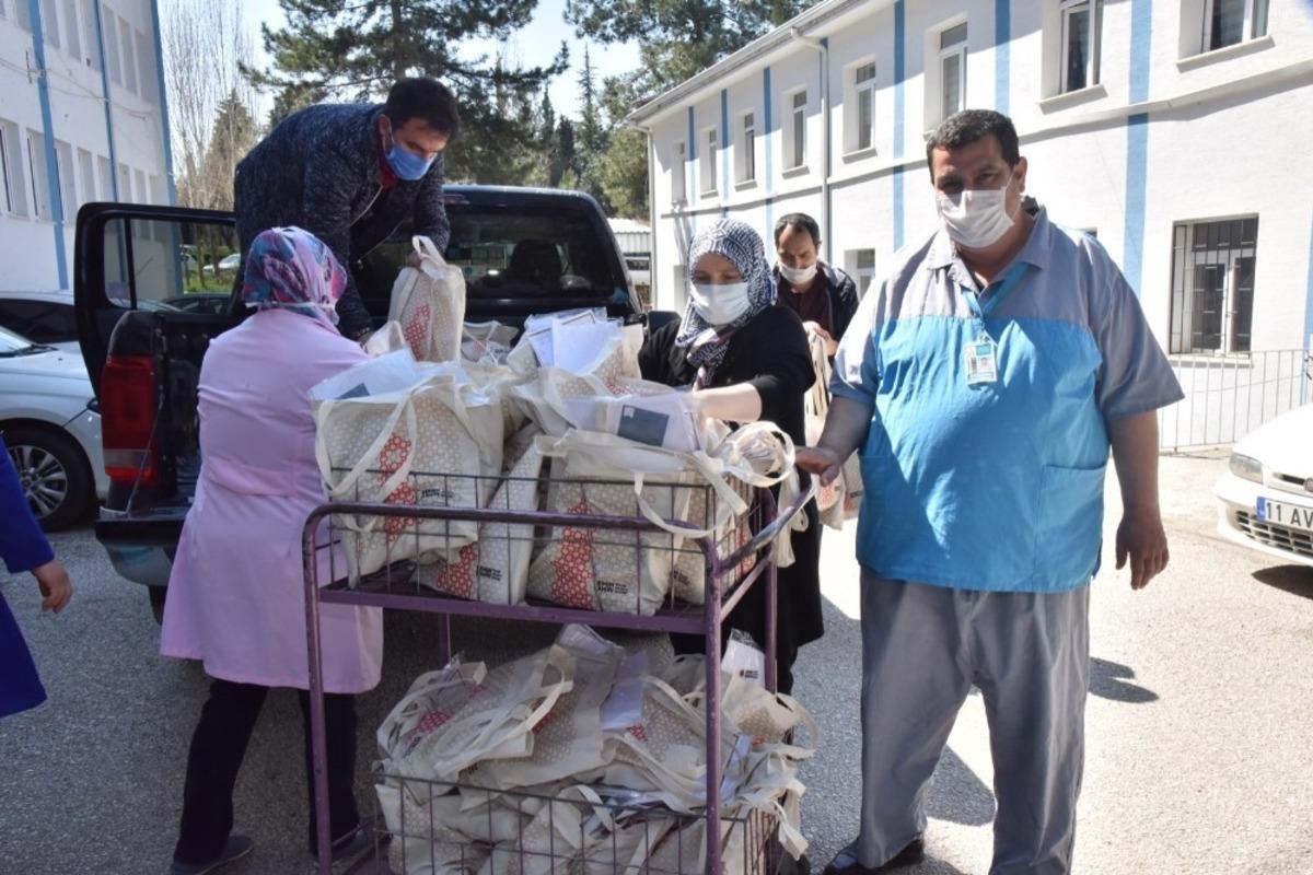 Sağlık &ccedil;alışanlarına 600 hediye paketi