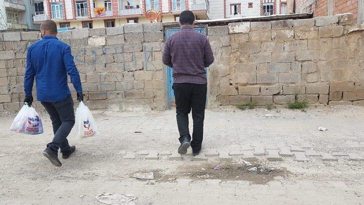 Bismilli iş adamları 100 aileye gıda kolisi dağıttı G1