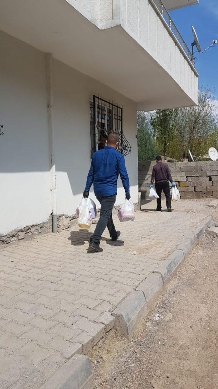 Bismilli iş adamları 100 aileye gıda kolisi dağıttı G3