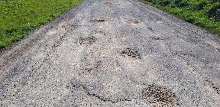 Mahalle yolu köstebek yuvasını andırıyor G2