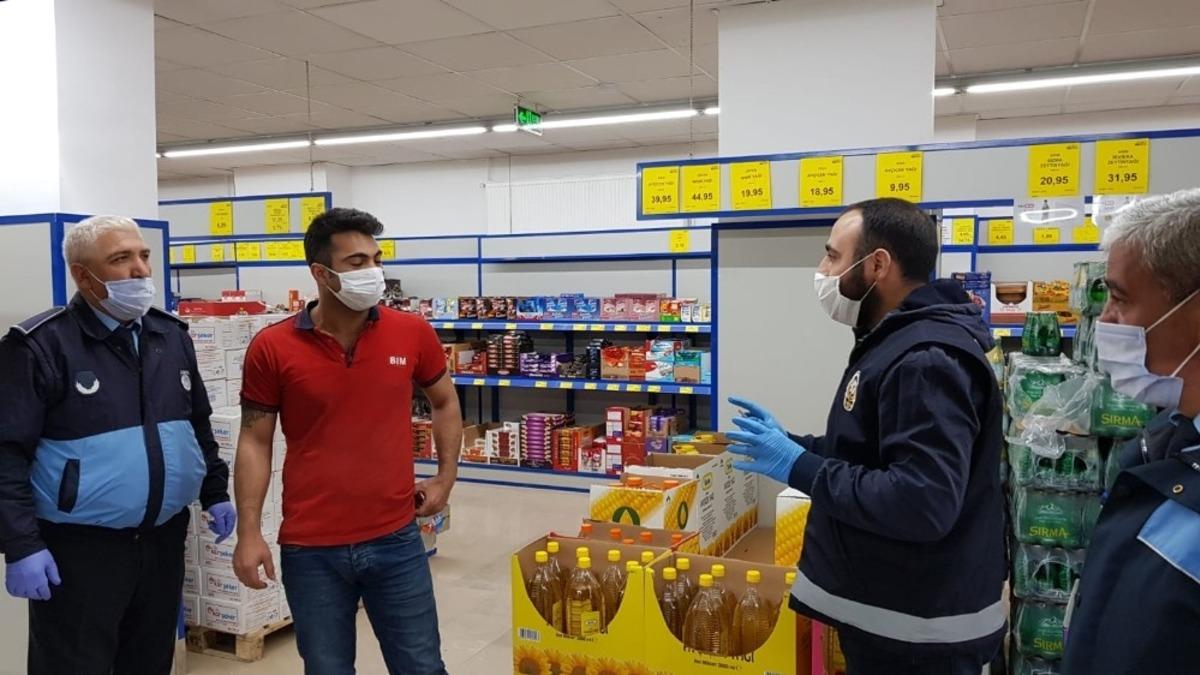 Aşkale&rsquo;de &uuml;cretsiz maske dağıttılar