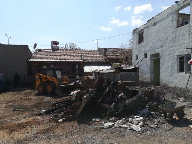 Başkan Kazım Kurt’tan evi yanan sağlık emekçisine yardım eli G2