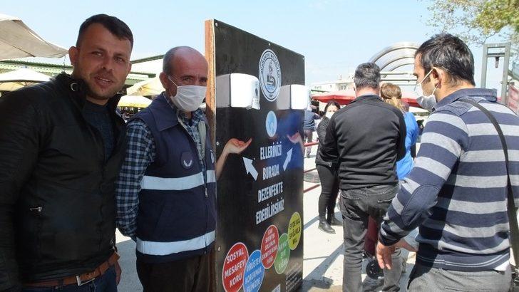 Burhaniye’de korona virüs tedbirleri artırıldı parka emniyet şeridi çekildi G3