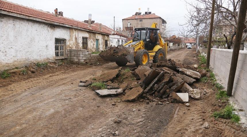 Karaman&rsquo;da kaldırım ve asfalt &ccedil;alışmaları devam ediyor
