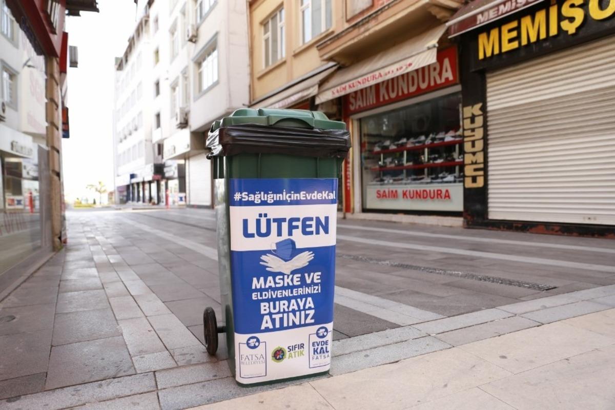 Fatsa&rsquo;da caddelere tıbbi atık kutusu yerleştirildi