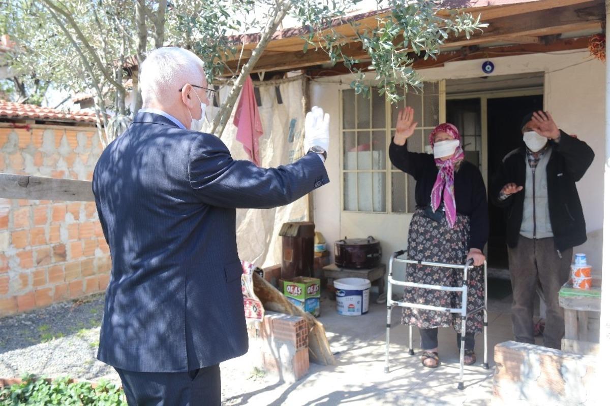 Başkan Y&uuml;ksel Ergene&rsquo;de kapı kapı geziyor