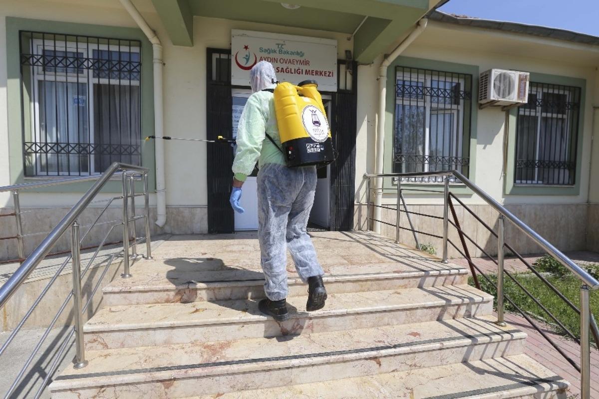 Efeler&rsquo;de eczaneler ve sağlık ocakları dezenfekte ediliyor