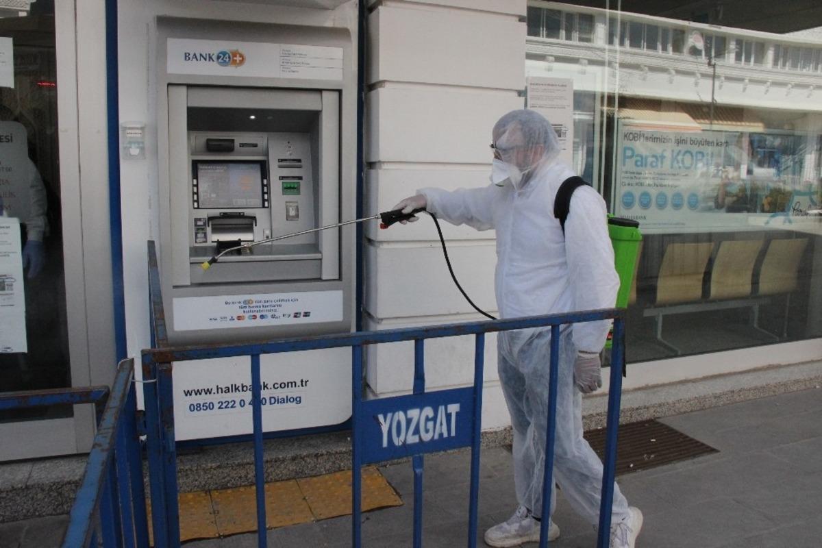 Yozgat Belediyesi banka ATM&rsquo;lerini dezenfekte etti