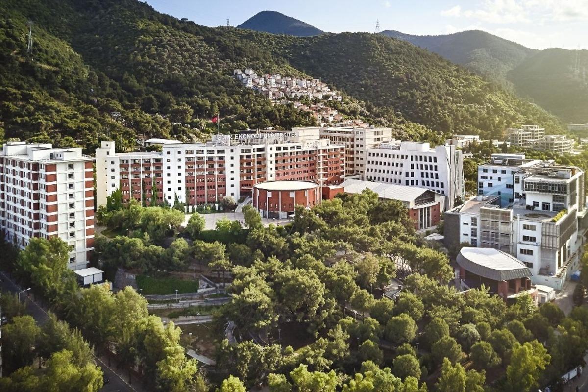 Başkan &Ouml;zgener: "İE&Uuml; olarak yeniliklerin &ouml;nc&uuml;s&uuml; olmaya devam edeceğiz"