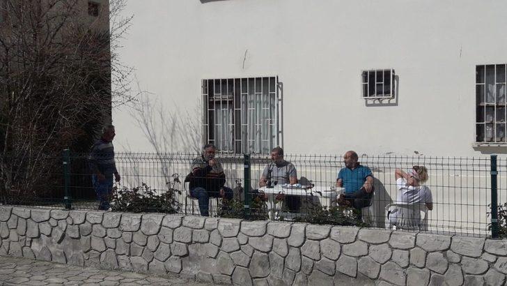 Yalovalı emekliden balkon konserleri G3