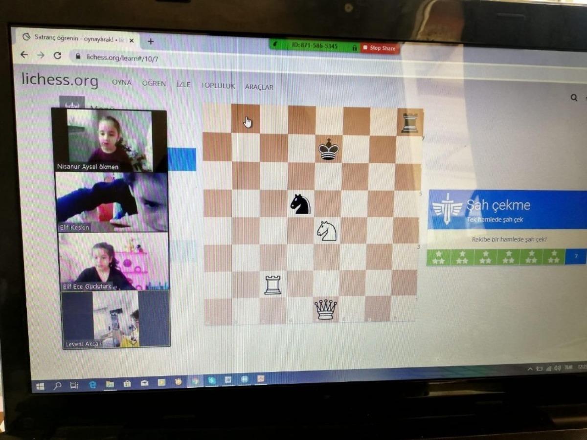 Manisa&rsquo;da online satran&ccedil; turnuvası