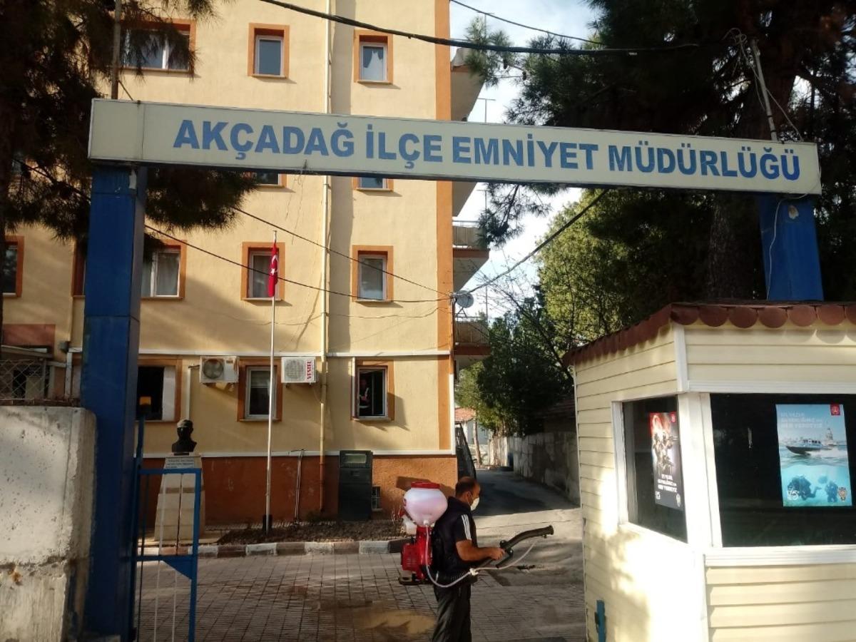 Ak&ccedil;adağ&rsquo;da dezenfekte &ccedil;alışmaları s&uuml;r&uuml;yor