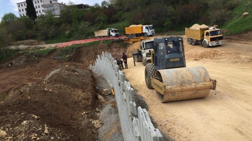 Millet Caddesindeki duvar ve menfez &ccedil;alışmalarına başlandı