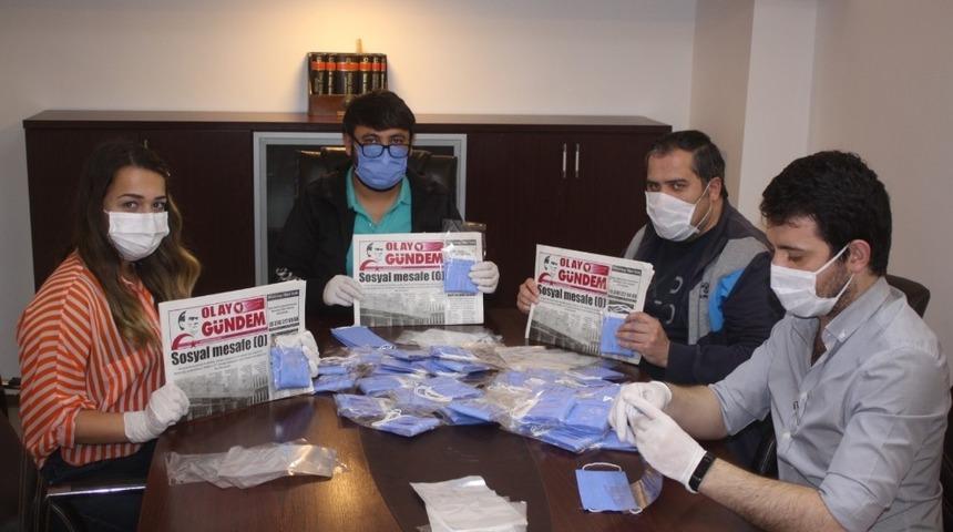 Bolu&rsquo;da yerel gazete abonelerine maske dağıttı