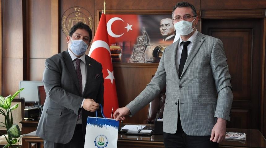 Erzurum Ticaret Borsası Başkanlığı, h&uuml;k&uuml;ml&uuml; yakınlarına gıda yardımında bulundu