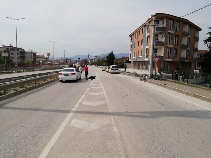 Otomobil bisikletliye çarptı G2