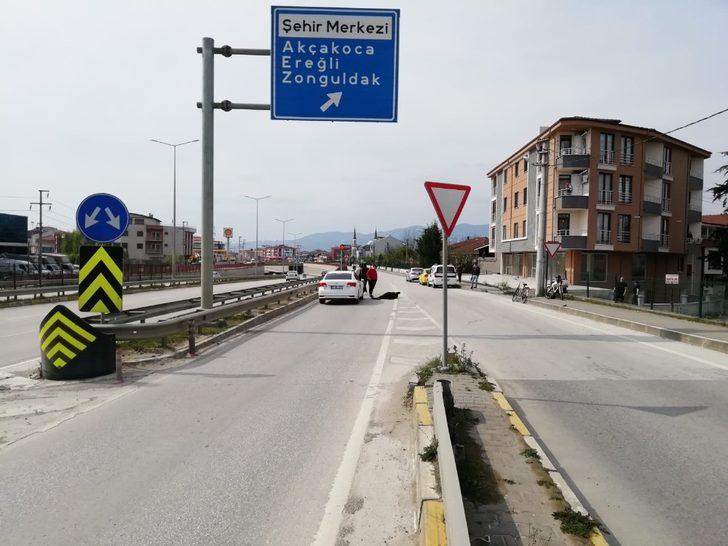 Otomobil bisikletliye çarptı G4