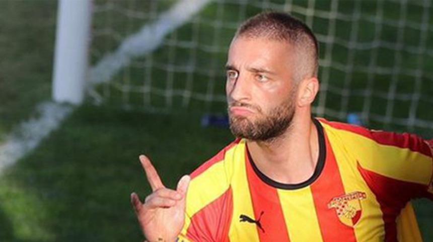 Galatasaray ve Fenerbah&ccedil;e'nin ilgilendiği Alpaslan &Ouml;zt&uuml;rk konuştu