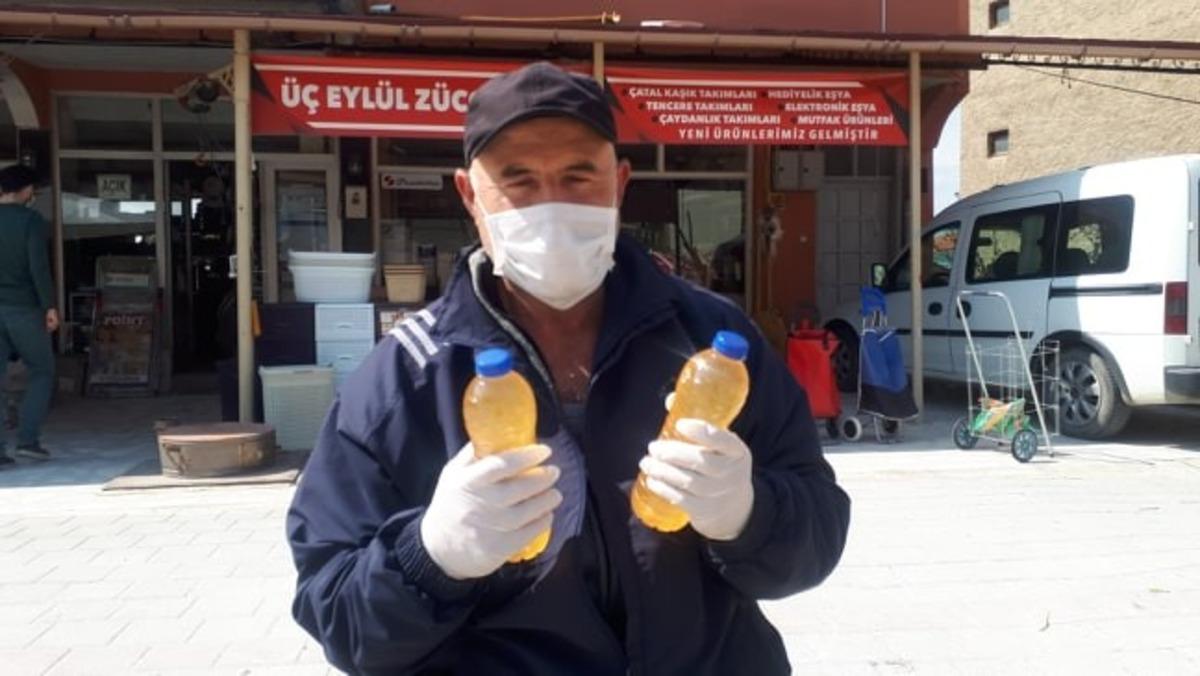 Kendi yetiştirdiği 7 &ccedil;eşit elmadan sirke yapıyor