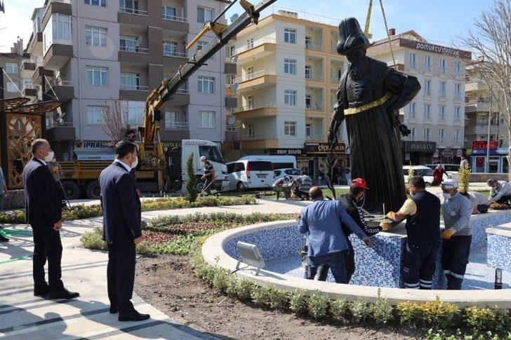 Damat İbrahim Paşa heykeli yeni yerine taşındı G1