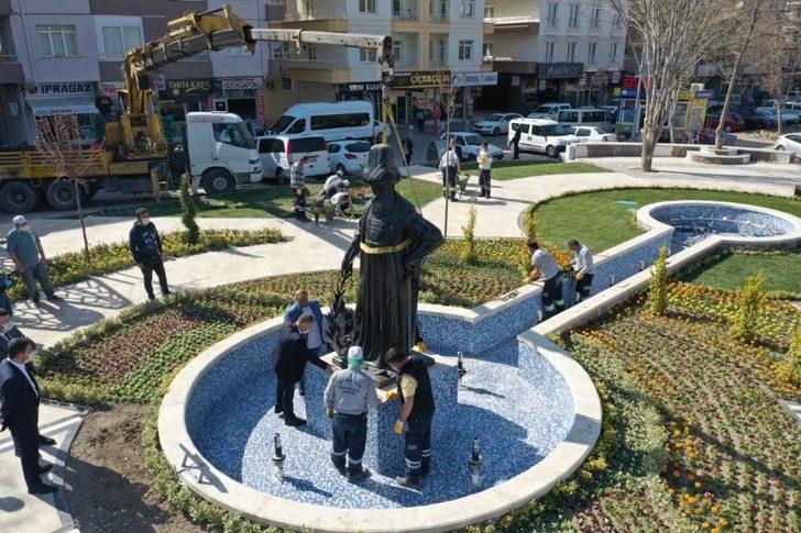 Damat İbrahim Paşa heykeli yeni yerine taşındı G3