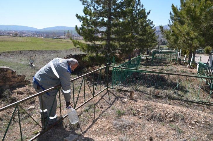 Bünyan Belediyesi mezarlıklarda bakım ve temizlik çalışması yapıyor G2